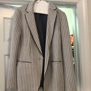 Gray and white houndstooth blazer longer length